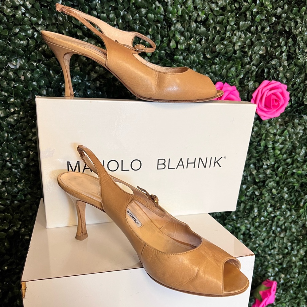 Manolo Blahnik leather camel color heels with box and dustbag